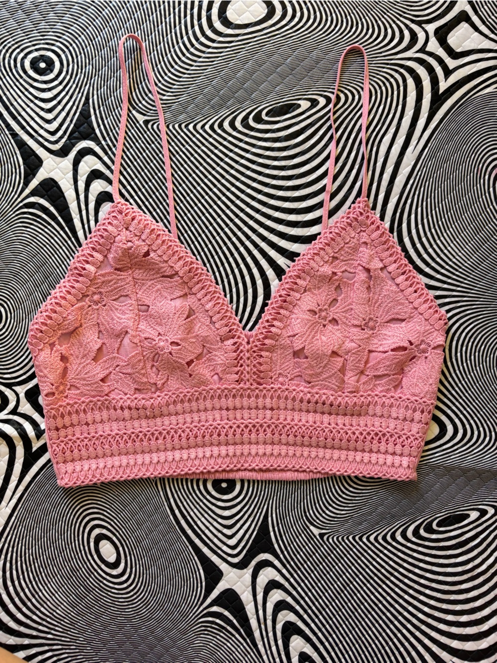 Pink Crochet Lace Women's Shorts - Stylish Summer Knit crop tank